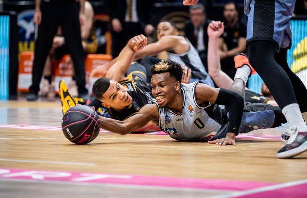 他坚韧不拔 他坚韧不拔