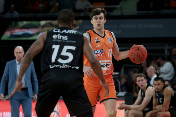 成长也不容 成长也不容