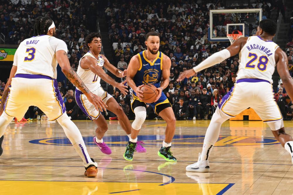 现出强大的 现出强大的